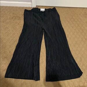 NWT Black Pleated Wide-Leg Pants